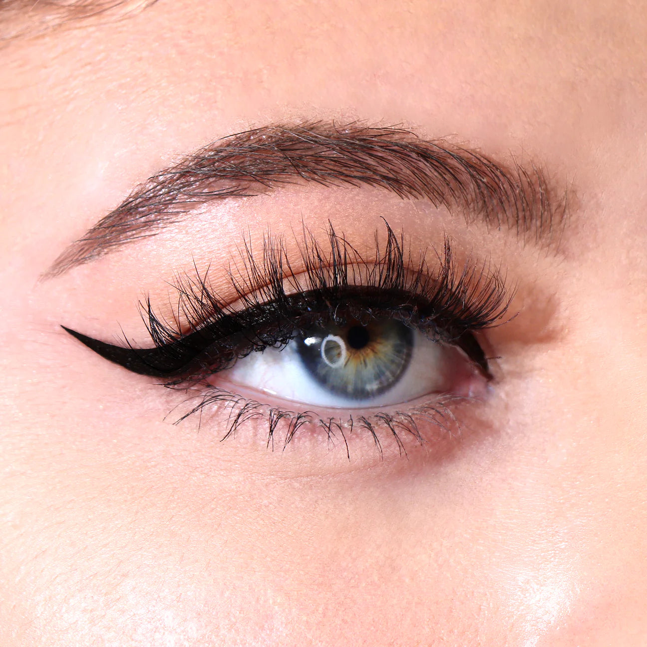Delineador “Eye Catching Dip” (01, Negro)