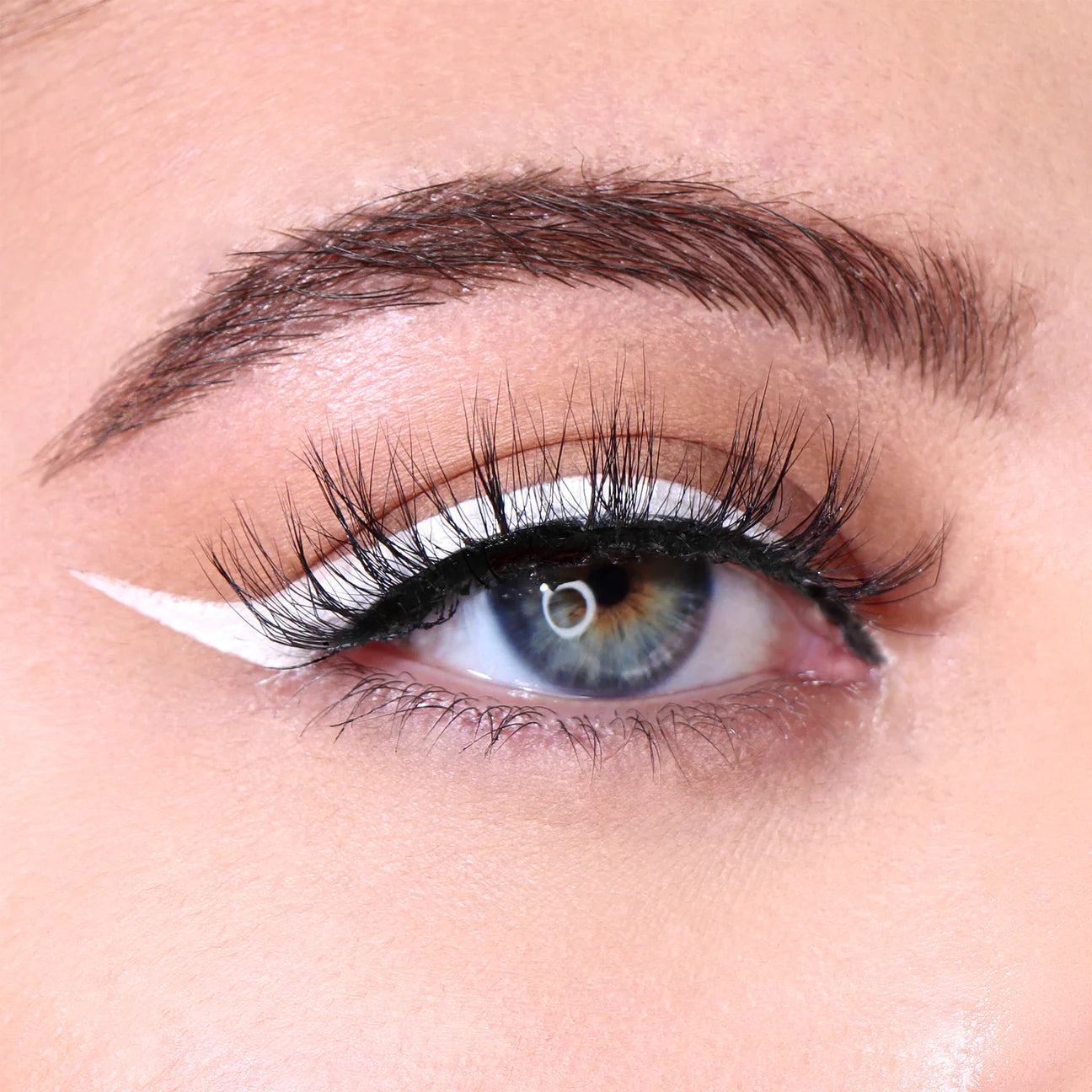 Delineador “Eye Catching Dip” (002 Blanco)