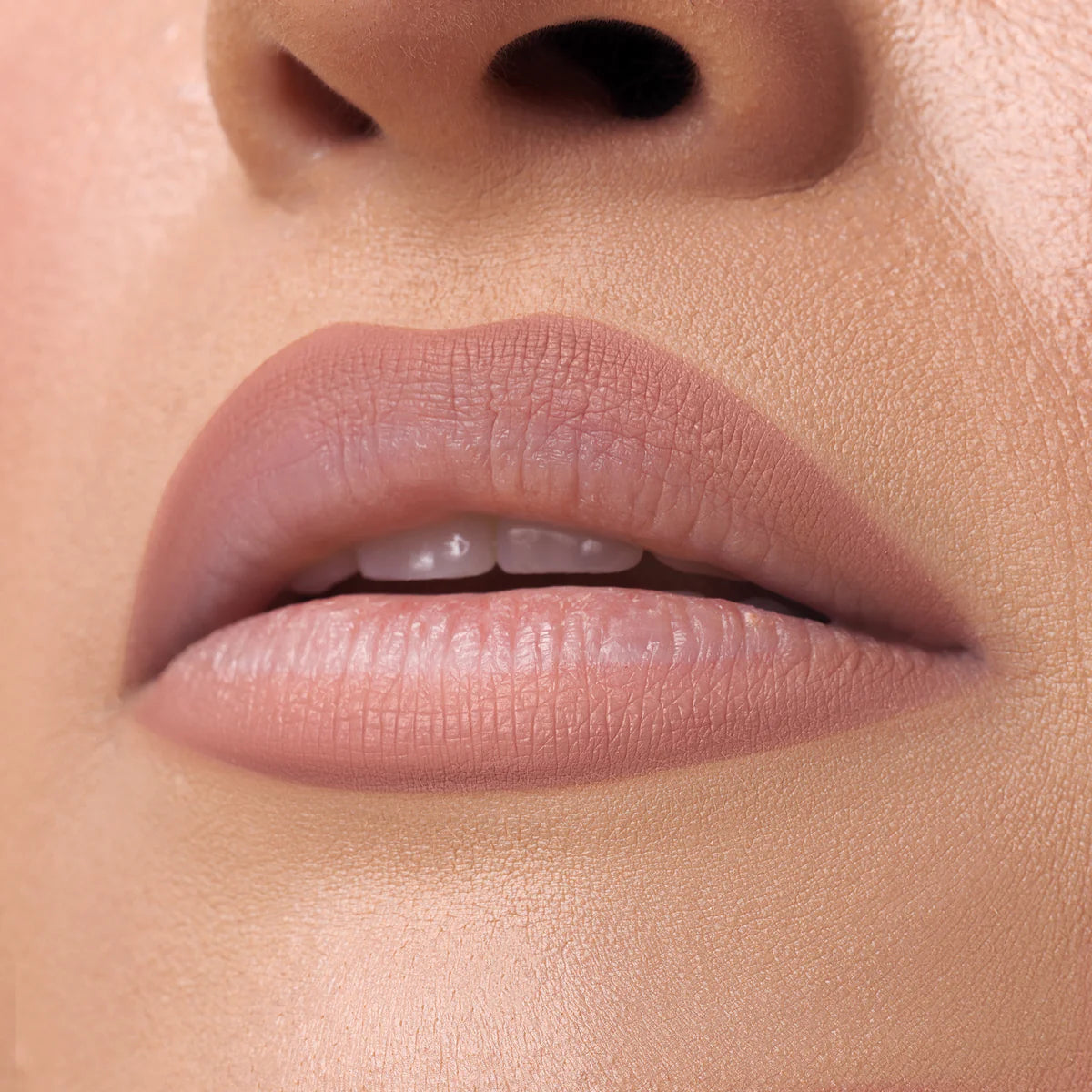 Delineador de Labios Nude X “Twisted Love” 01