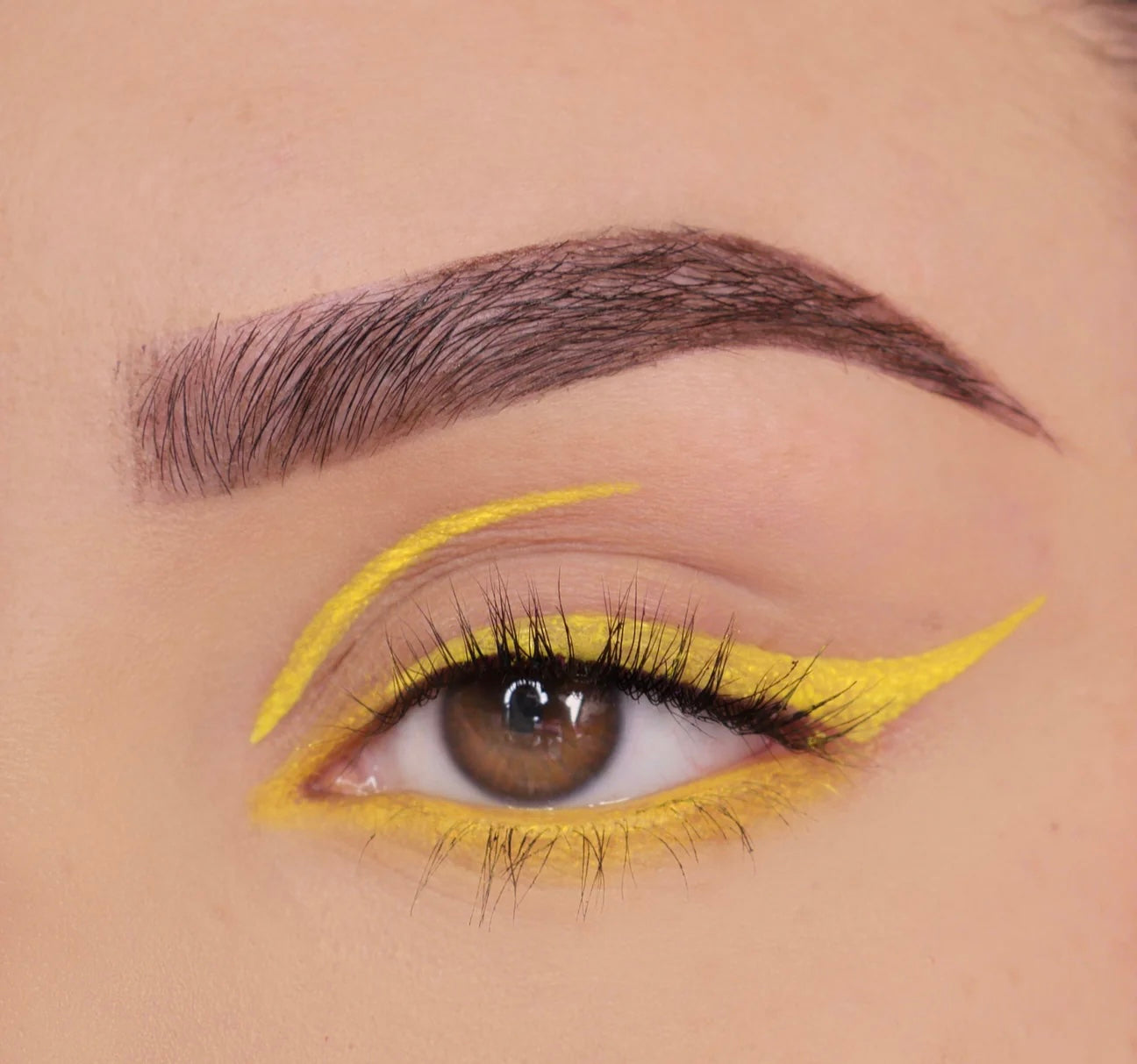 Delineador de gel  (010, amarillo)