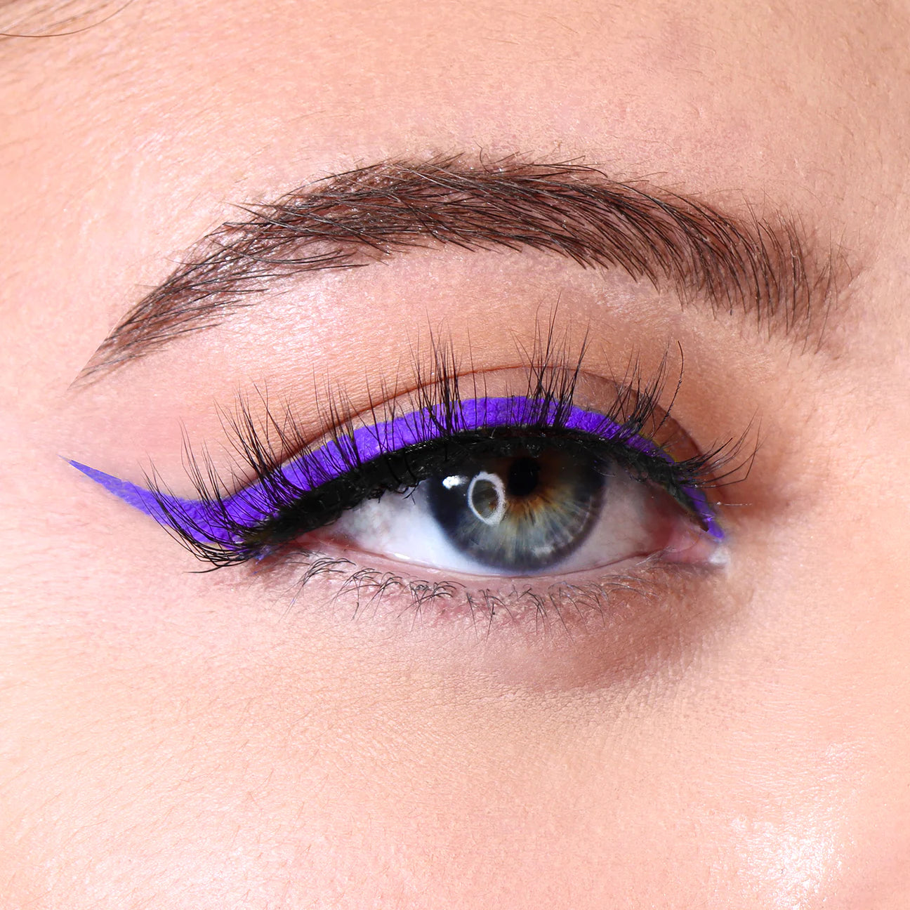 Delineador “Eye Catching Dip” (05, Purpura)