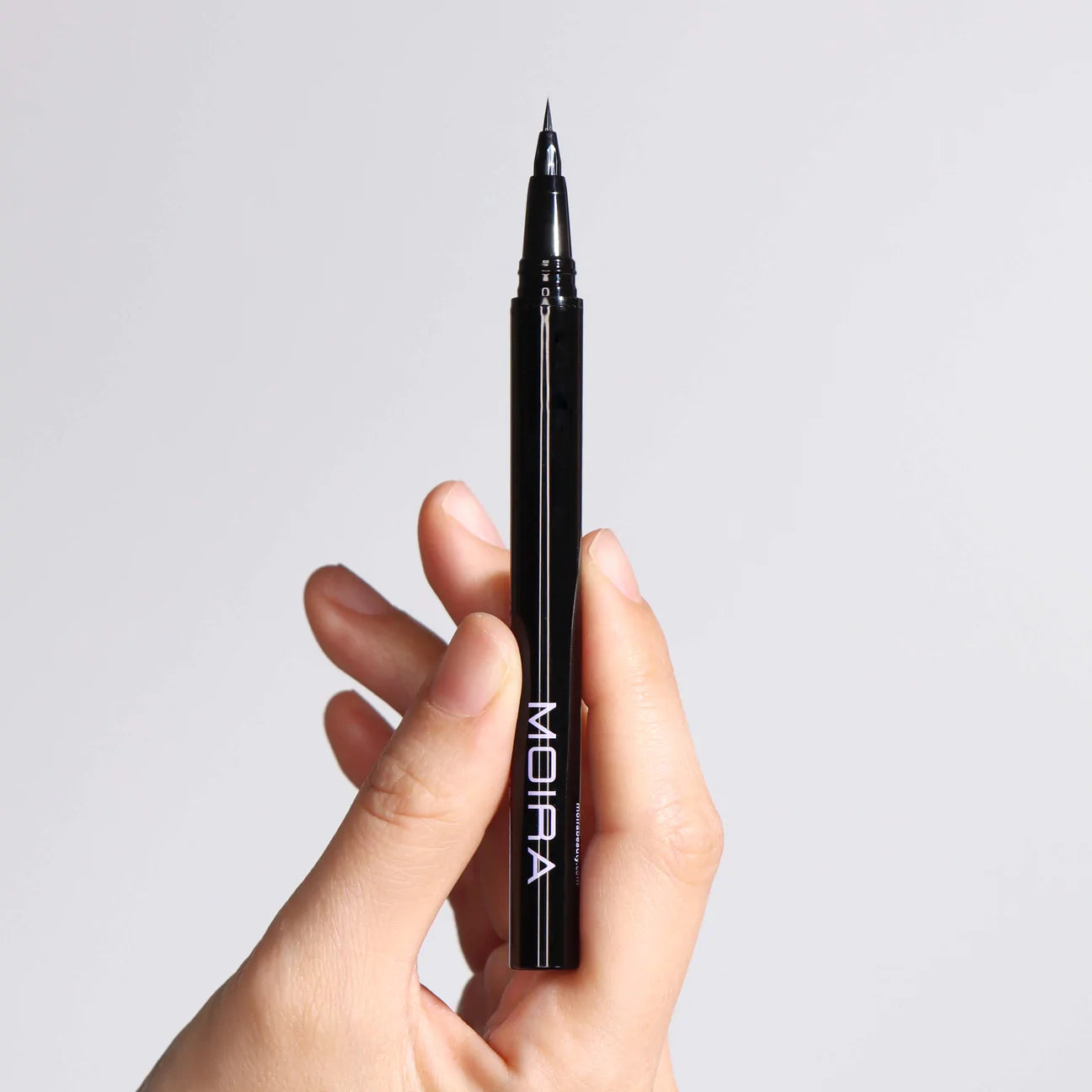 Delineador Liquido Micro Tip Plumin “01 Negro”